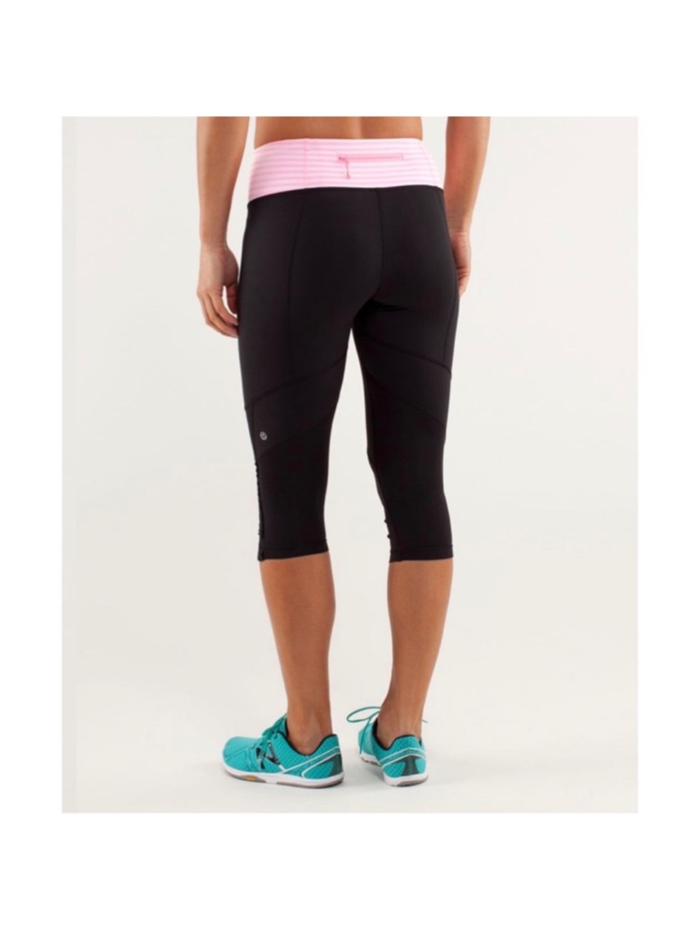 Lululemon Run: For your life Crop Black/classic stripe pink shell 4